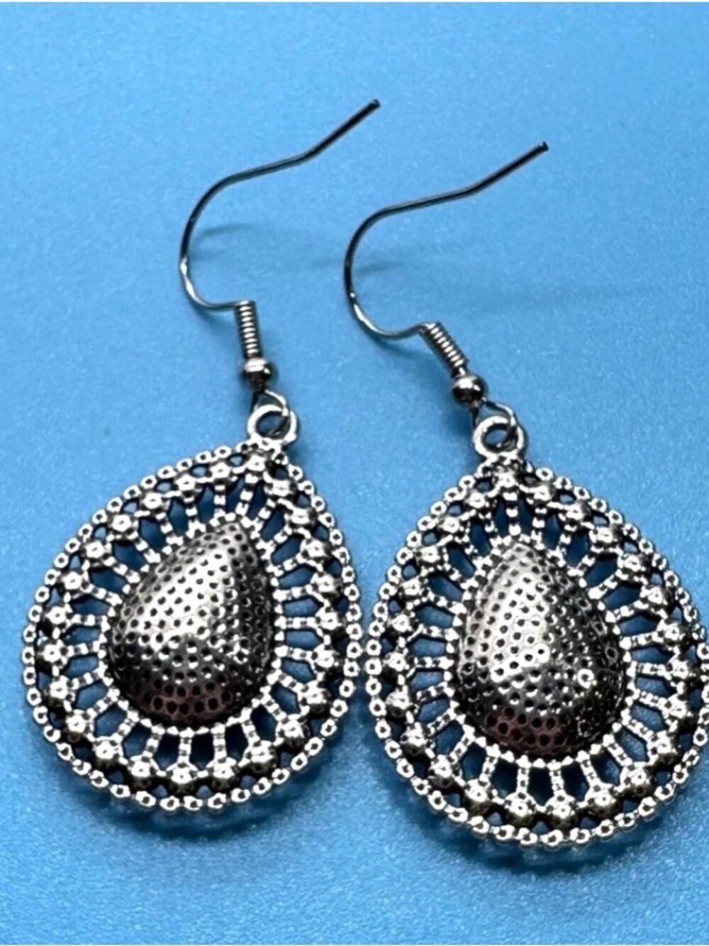 Teardrop Crystal Dangle Earrings With Blue Rhinestone Center Silver Tone NWOT - Picture 5 of 7